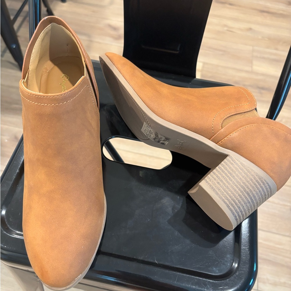 Qupid Tan Block Heel Ankle Boots